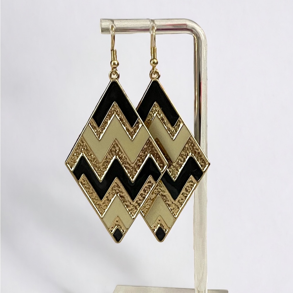 3/$17 NWOT Chevron print earrings